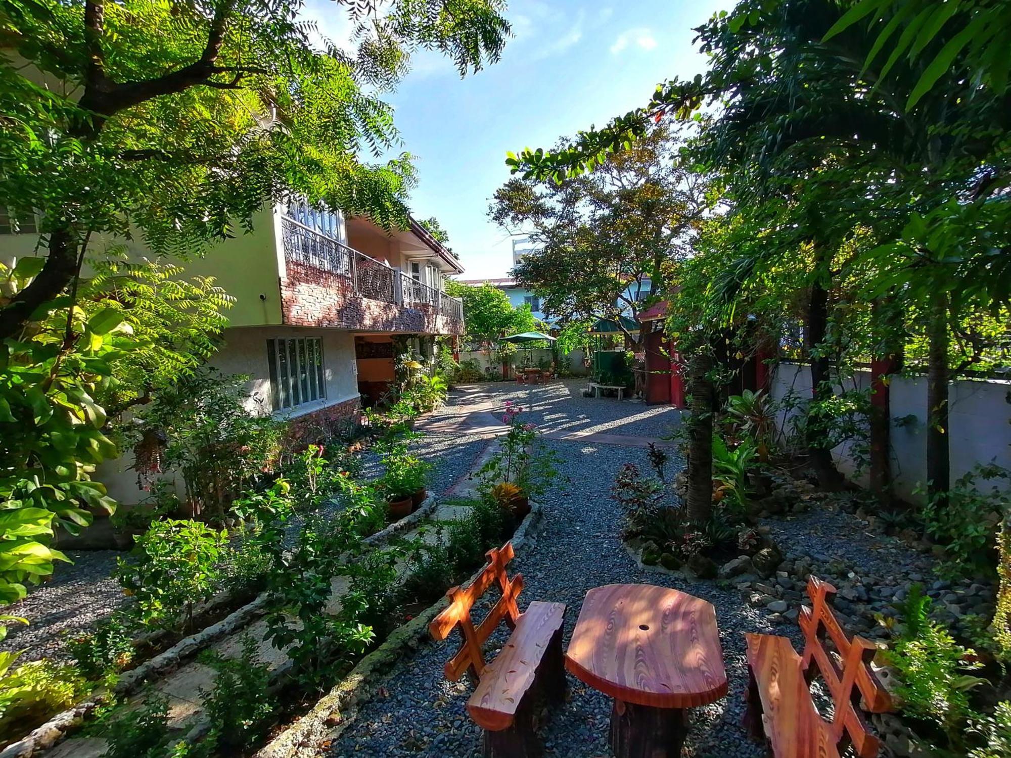 Monte Rio Gardens Bed & Breakfast อลามินอส ภายนอก รูปภาพ