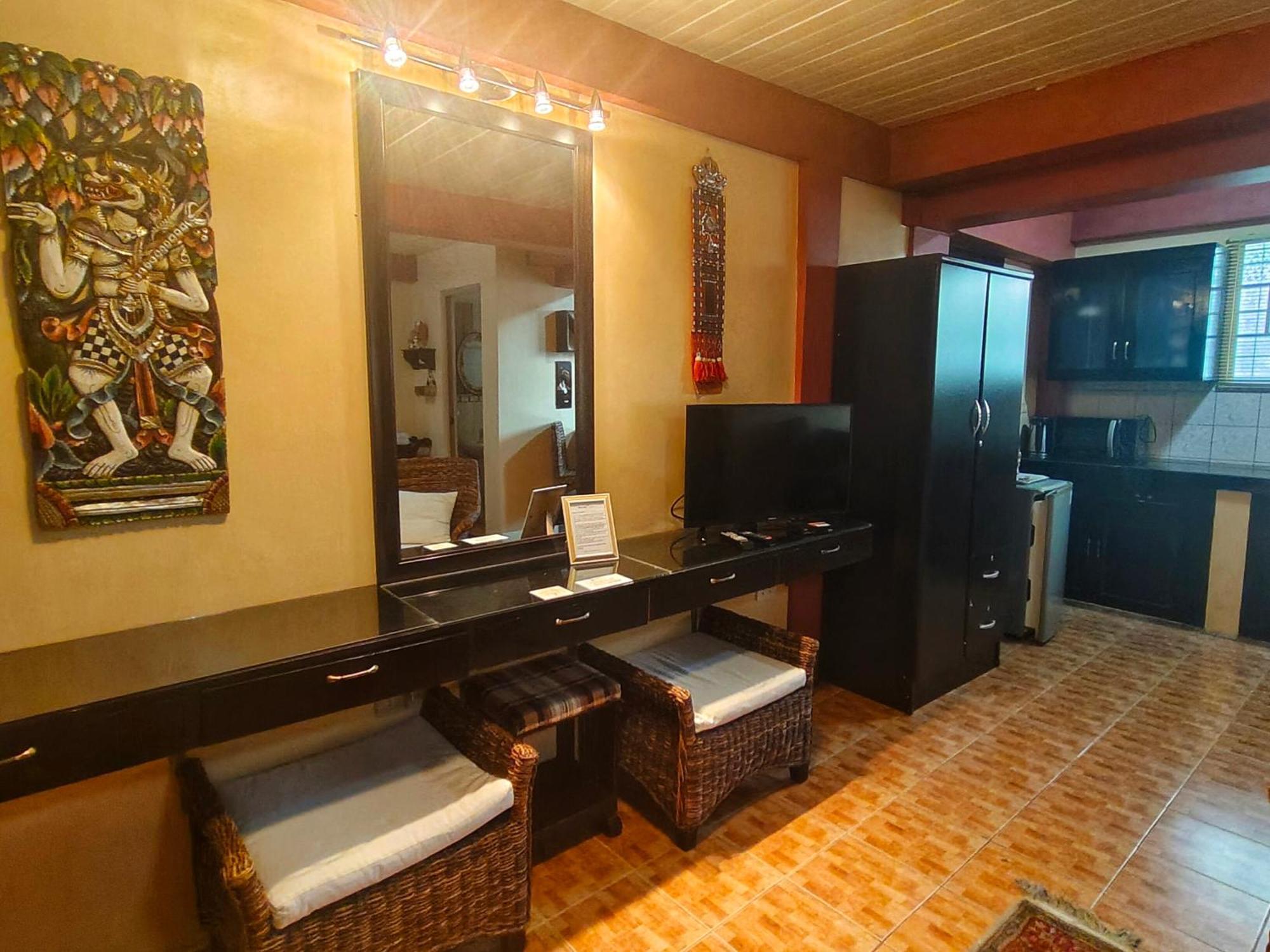 Monte Rio Gardens Bed & Breakfast อลามินอส ภายนอก รูปภาพ